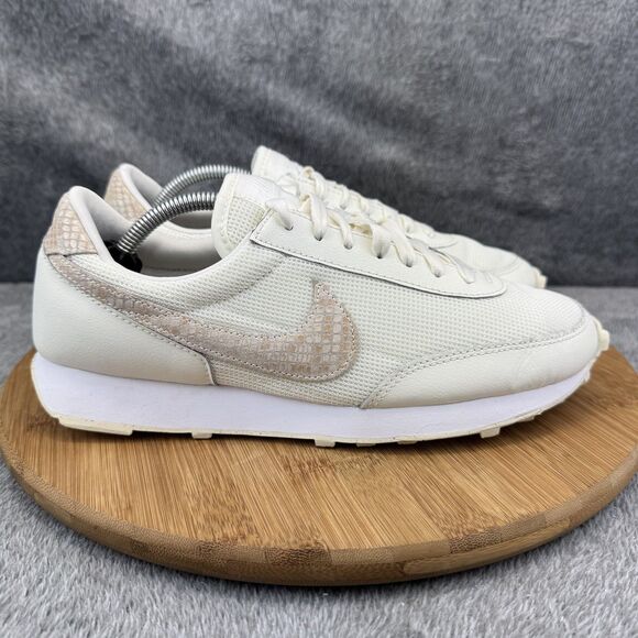Nike Shoes - Nike Daybreak Shoes Womens Size 8.5 Retro Runner Snakeskin Swoosh DH4262-100